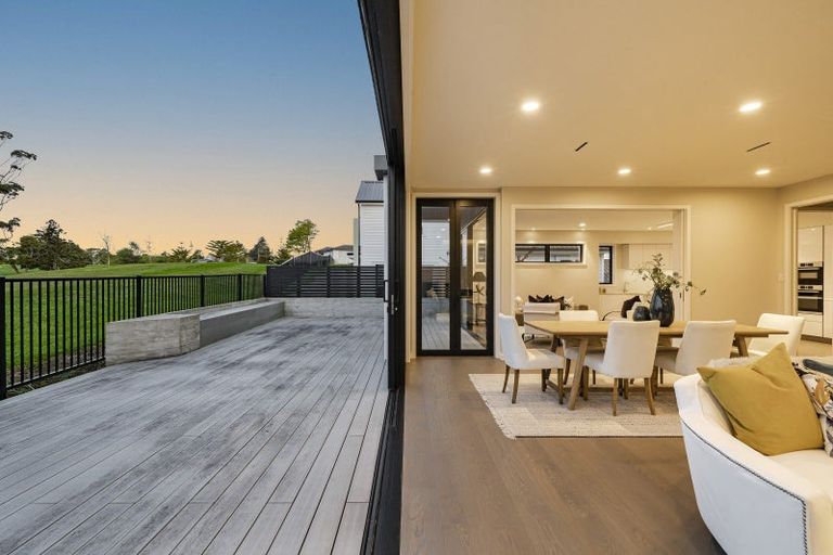 Photo of property in 14 Third Fairway Place, Albany, Auckland, 0632