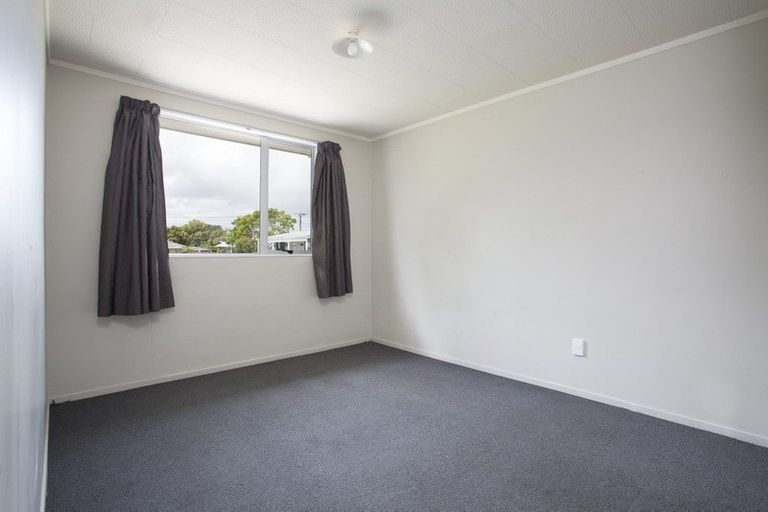 Photo of property in 2/14 Te Moau Avenue, Parakai, 0830