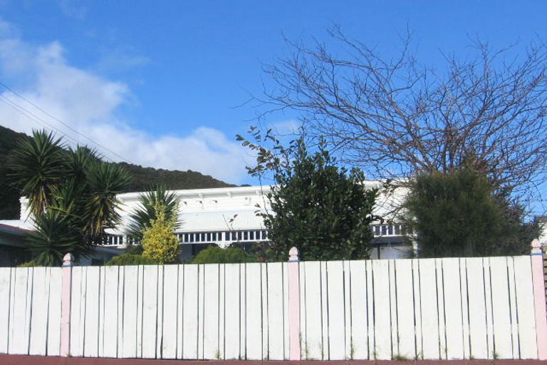 Photo of property in 187 Whites Line East, Waiwhetu, Lower Hutt, 5010