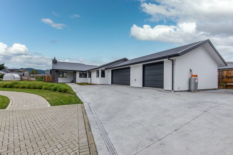 Photo of property in 17 Rodeo Place, Outram, 9019