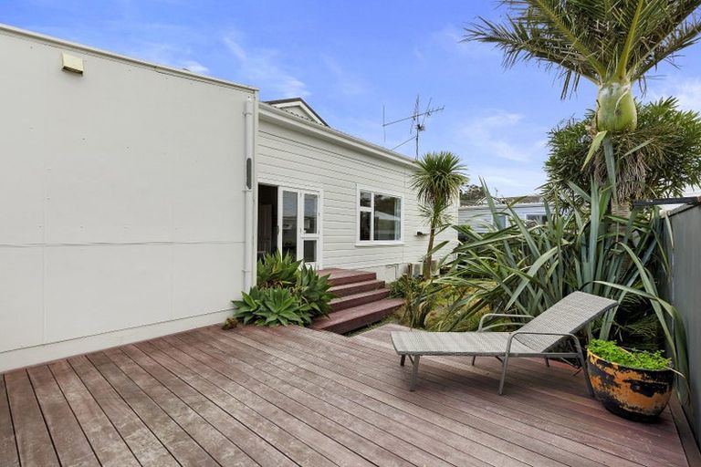 Photo of property in 117 Derwent Street, Island Bay, Wellington, 6023