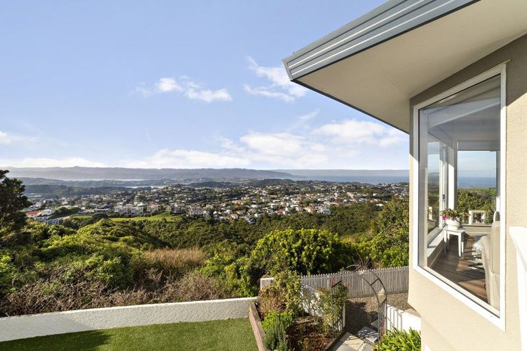 Photo of property in 89 Ashton Fitchett Drive, Brooklyn, Wellington, 6021