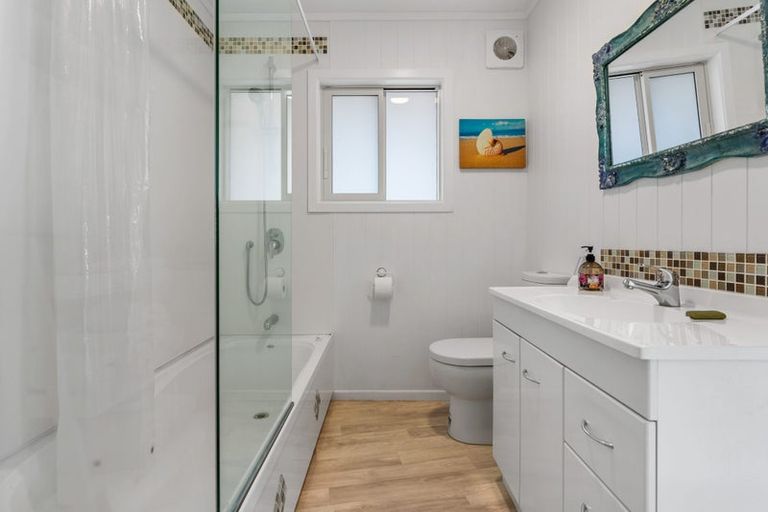 Photo of property in 127 Mckellar Place, Whangamata, 3620