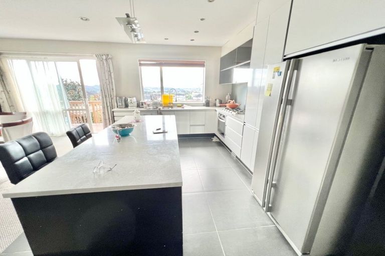 Photo of property in 92a Schnapper Rock Road, Schnapper Rock, Auckland, 0632