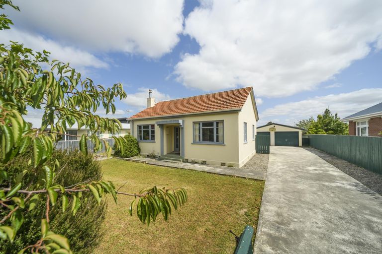 Photo of property in 629 Featherston Street, Roslyn, Palmerston North, 4414