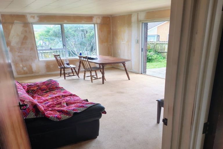 Photo of property in 2/37 Blacklock Avenue, Henderson, Auckland, 0612