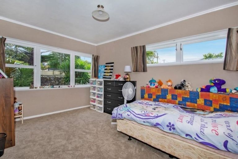 Photo of property in 1 Adams Place, Te Kamo, Whangarei, 0112