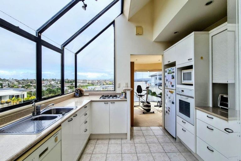 Photo of property in 1/73 Takutai Avenue, Half Moon Bay, Auckland, 2012