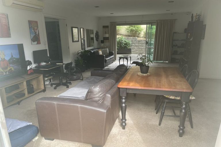 Photo of property in 17 Mansion Court, West Harbour, Auckland, 0618