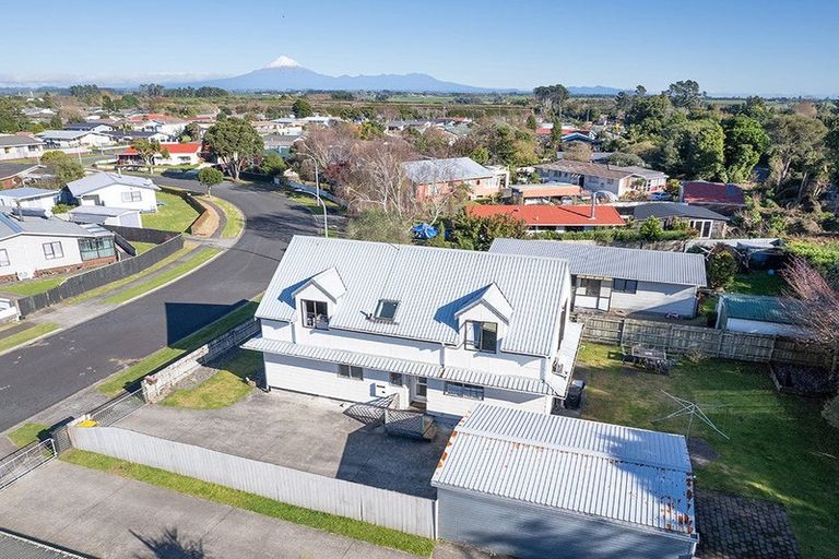 Photo of property in 8 Hamua Place, Waitara, 4320