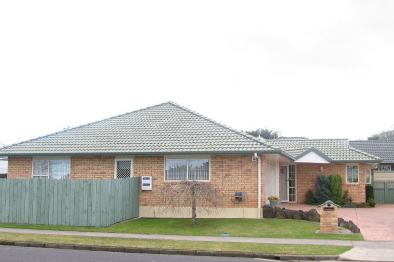 Photo of property in 1a Youngs Road, Papakura, 2110