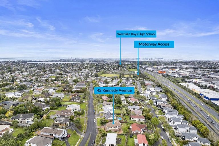 Photo of property in 42 Kennedy Avenue, Forrest Hill, Auckland, 0620