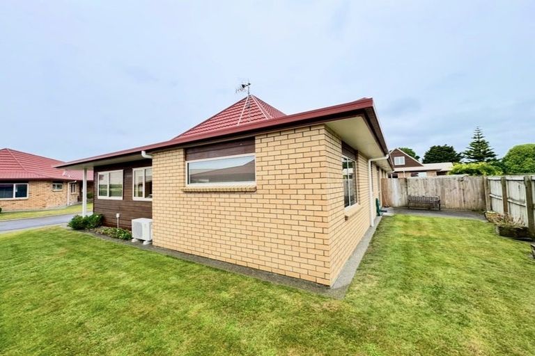 Photo of property in Rangeview Villas, 54/9 Fuller Close, Levin, 5510