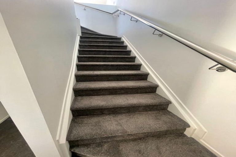 Photo of property in 18b Crestview Rise, Papakura, 2110