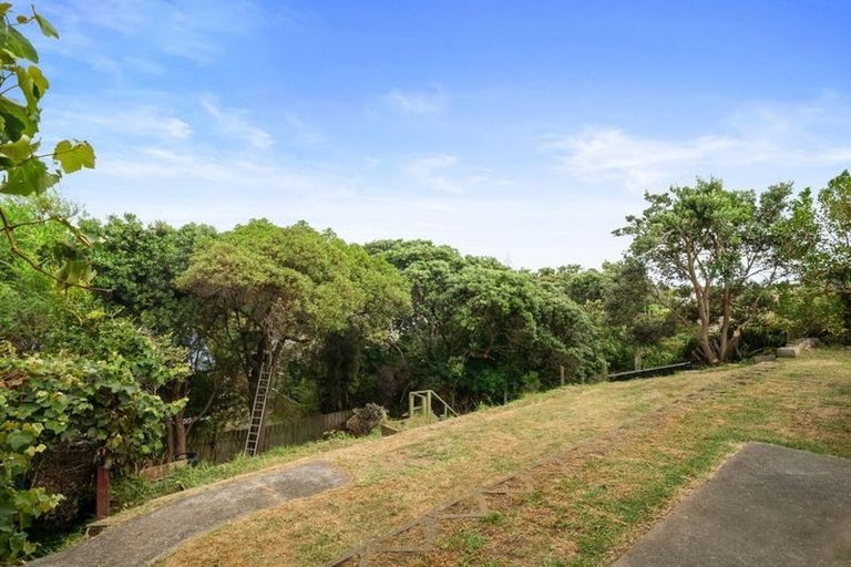 Photo of property in 15 Frimley Terrace, Waikanae Beach, Waikanae, 5036