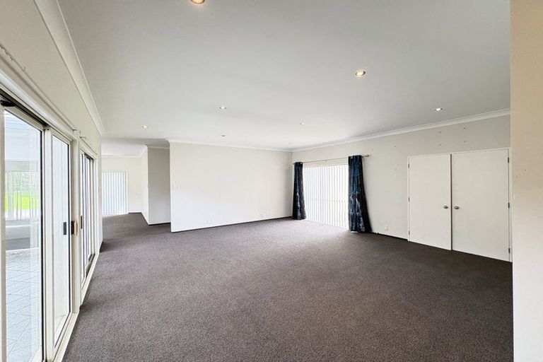 Photo of property in 154 Boord Crescent, Kumeu, 0891