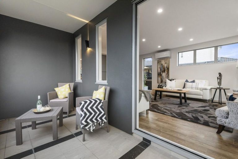 Photo of property in 14 Ilam Lane, Fairview Heights, Auckland, 0632