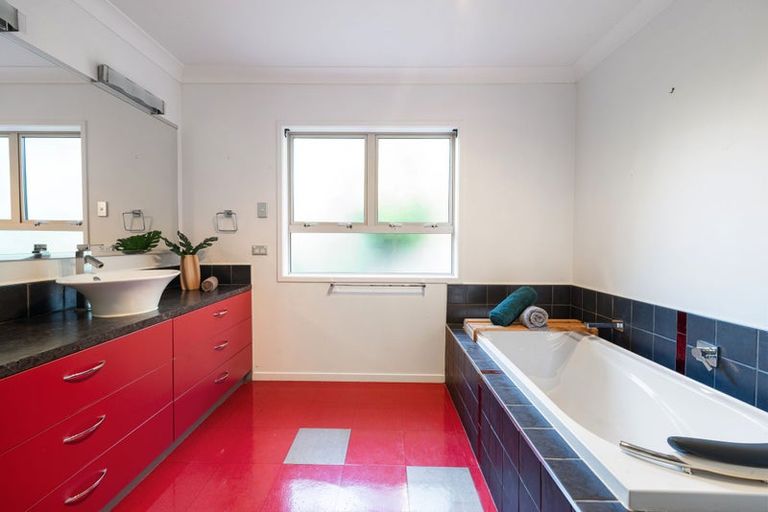 Photo of property in 8 Crowden Place, Harrowfield, Hamilton, 3210