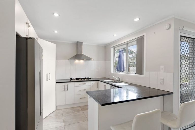 Photo of property in 41 Oreil Avenue, West Harbour, Auckland, 0618