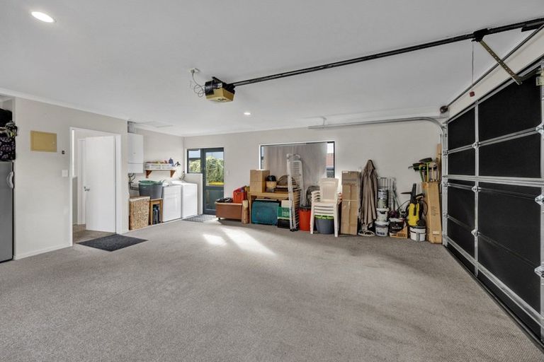 Photo of property in 2 Kawaroa Close, New Plymouth, 4310