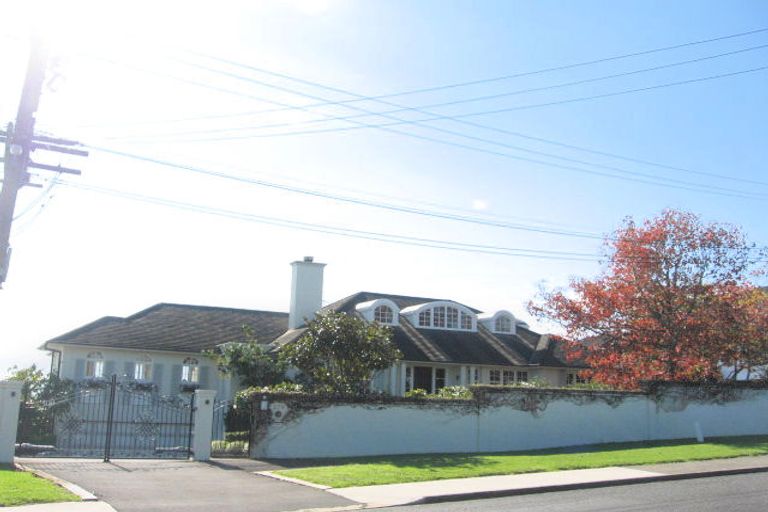 Photo of property in 279 Bleakhouse Road, Mellons Bay, Auckland, 2014