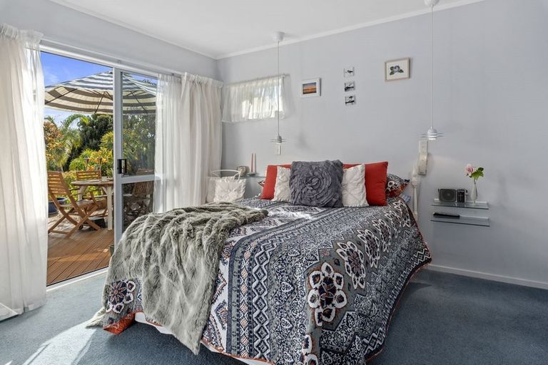 Photo of property in 2/3 Tiri View Place, Waiake, Auckland, 0630