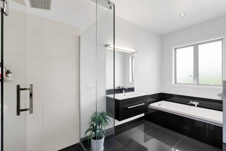 Photo of property in 3 Te Arakete Place, Hurworth, New Plymouth, 4310