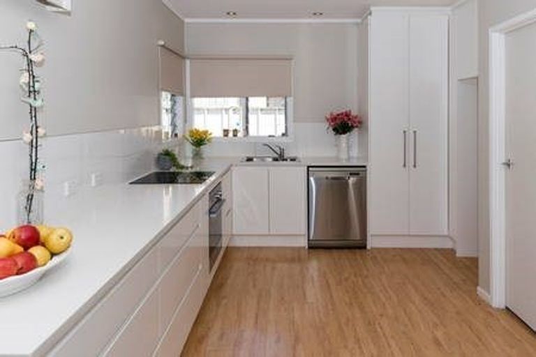 Photo of property in 42a The Esplanade, Eastern Beach, Auckland, 2012