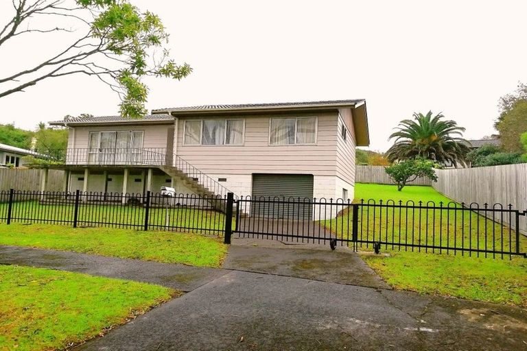 Photo of property in 18 St Catherine Crescent, West Harbour, Auckland, 0618