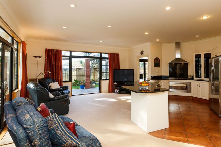 Photo of property in 7 Heritage Place, Terrace End, Palmerston North, 4410