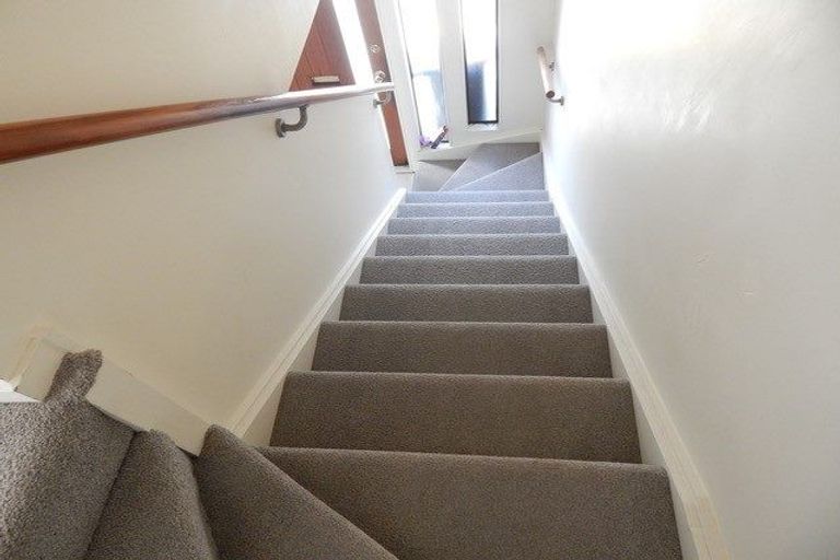 Photo of property in Lynn Park Terrace, 13/12 Ambrico Place, New Lynn, Auckland, 0600