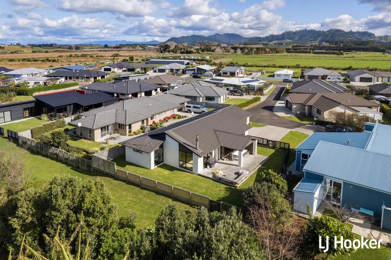Photo of property in 26 Reel Road, Athenree, Waihi Beach, 3611