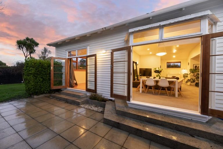 Photo of property in 28 Cleveland Street, Edgeware, Christchurch, 8013