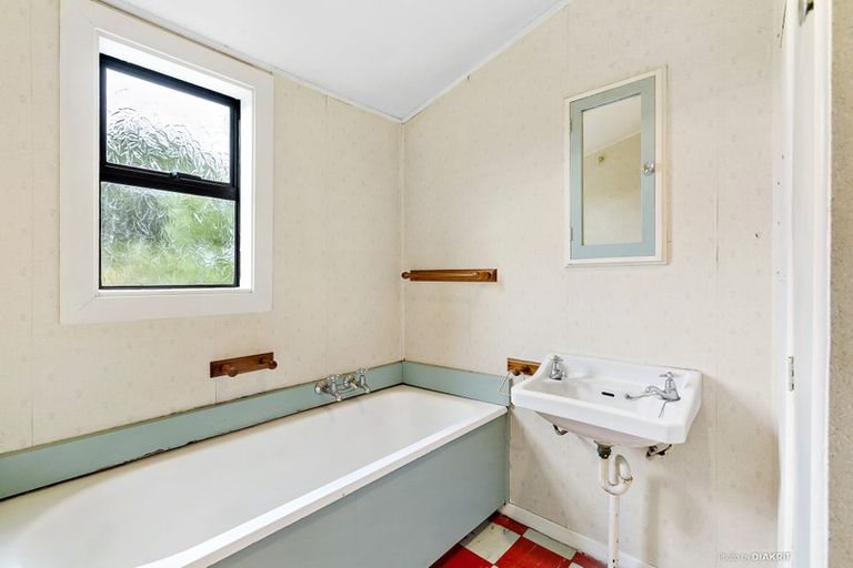 Photo of property in 21 Helston Road, Johnsonville, Wellington, 6037