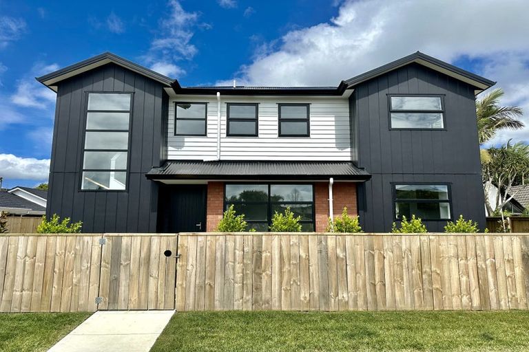 Photo of property in 6a Jern Place, Eastern Beach, Auckland, 2012