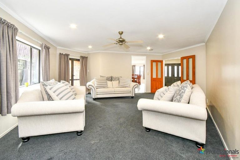 Photo of property in 36 Piper Place, Goodwood Heights, Auckland, 2105