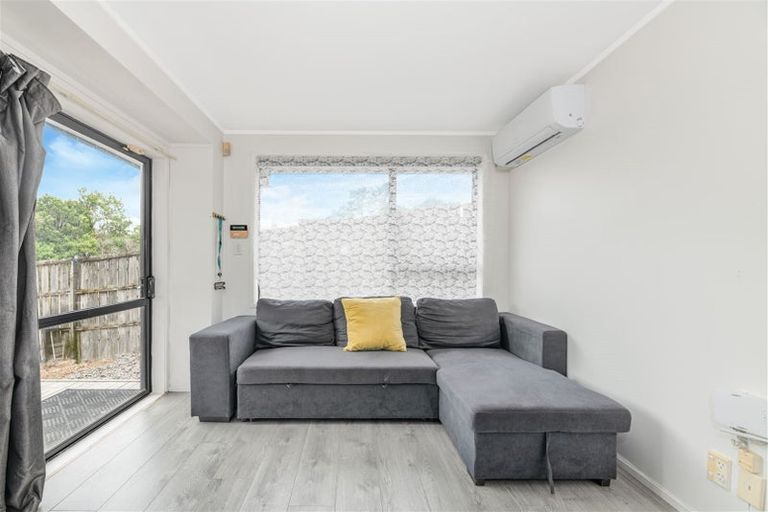 Photo of property in 1/13a Kitewao Street, Northcote, Auckland, 0627