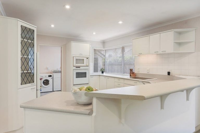 Photo of property in 4 Wardour Mews, Avonhead, Christchurch, 8042