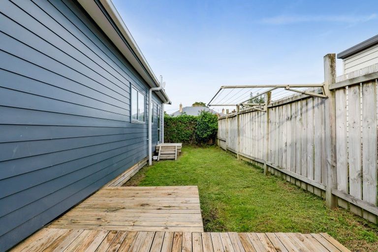 Photo of property in 15b Queens Road, Glen Avon, New Plymouth, 4312