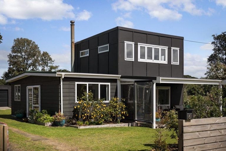 Photo of property in 5 Waiiti Avenue, Waihi Beach, 3611