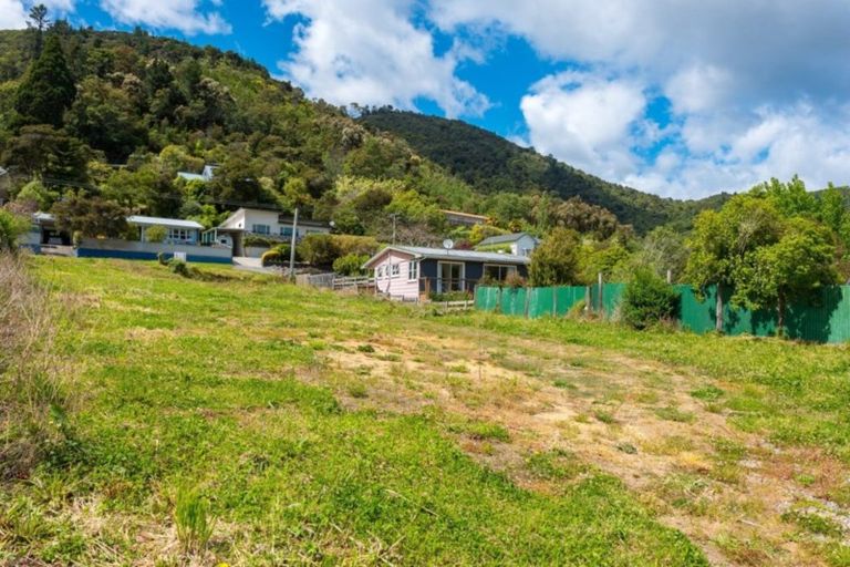 Photo of property in 84 Waikawa Road, Picton, 7220