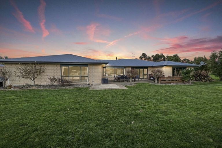 Photo of property in 75 Adelaide Road, Dannevirke, 4978