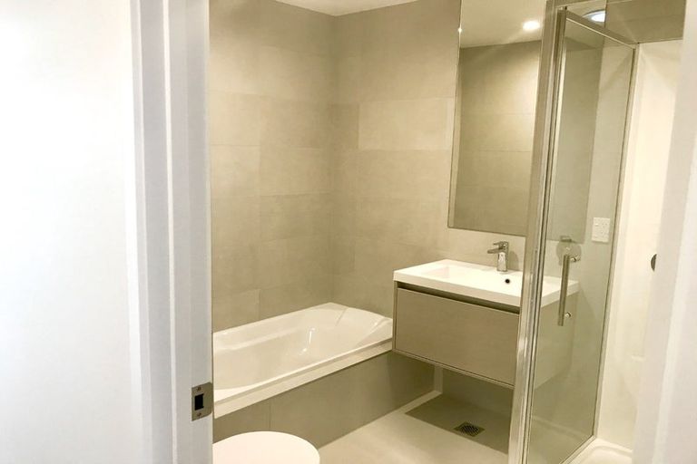 Photo of property in 10 Whimbrel Road, Flat Bush, Auckland, 2019