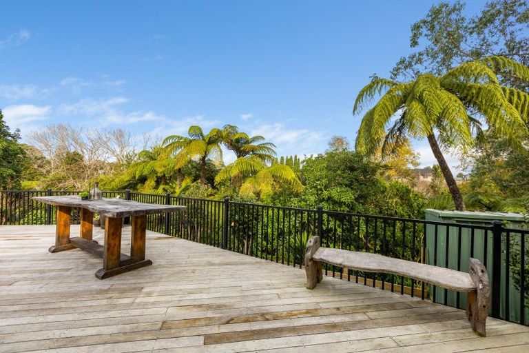 Photo of property in 22 Kinross Drive, Merrilands, New Plymouth, 4312