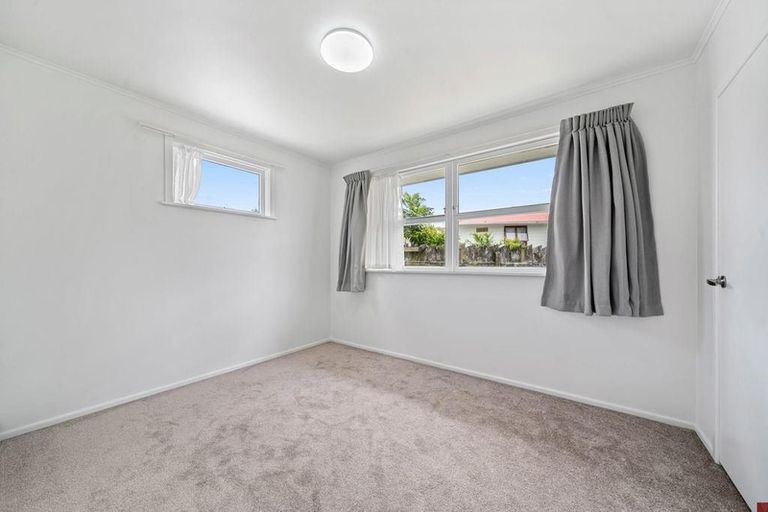 Photo of property in 69 Glen Marine Parade, Glendene, Auckland, 0602