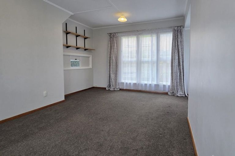 Photo of property in 8a-8b Devon Place, Cannons Creek, Porirua, 5024