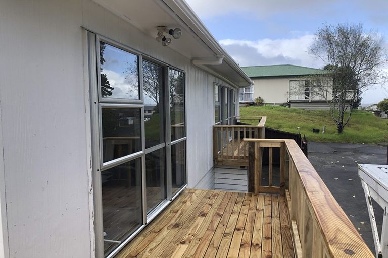 Photo of property in 2/25 Edgware Road, West Harbour, Auckland, 0618