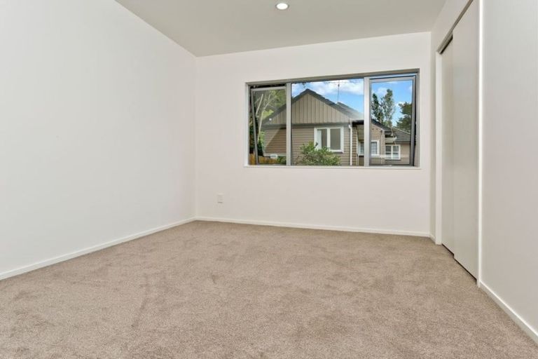 Photo of property in 62e Verran Road, Birkdale, Auckland, 0626