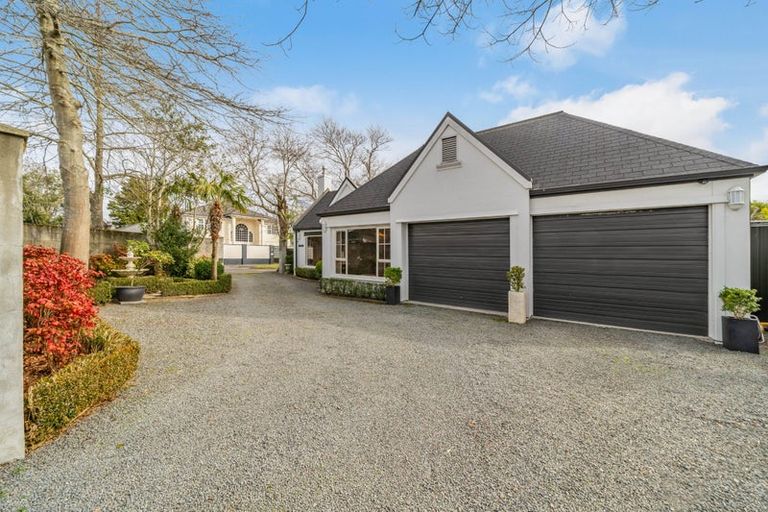 Photo of property in 1 Oakmont, Heretaunga, Upper Hutt, 5018