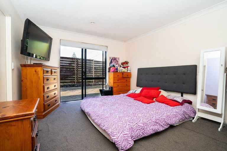 Photo of property in 12 Hocken Place, Mangere Bridge, Auckland, 2022